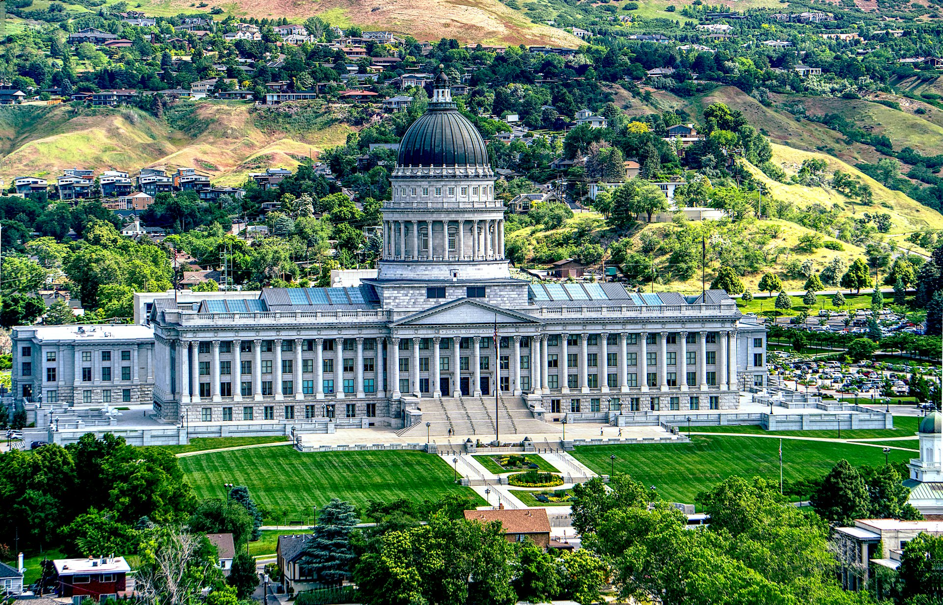 photography of capital building during daytime